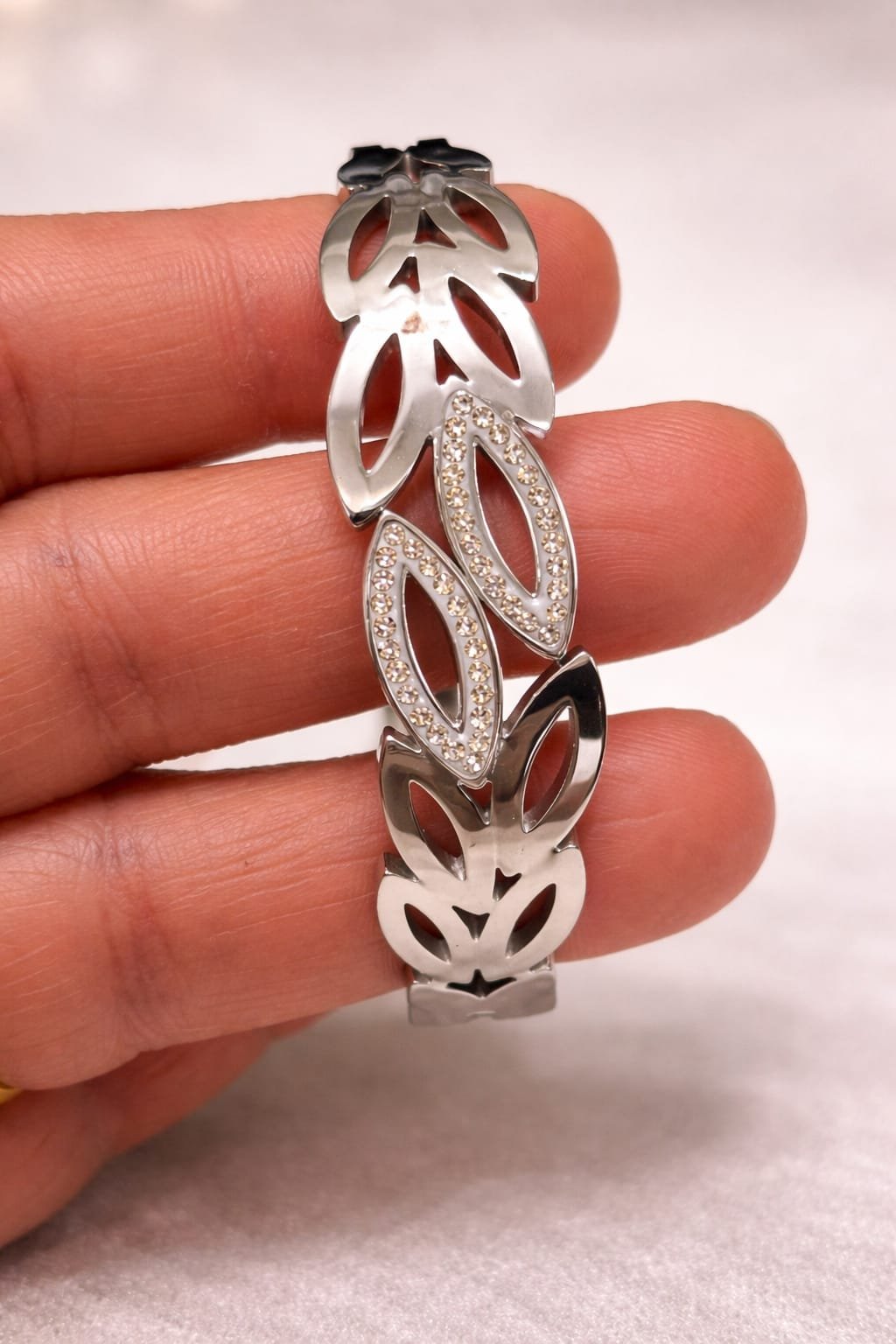 Elegant Leaf-Design Bracelet – Premium Zircon Stone Bangle - Image 2