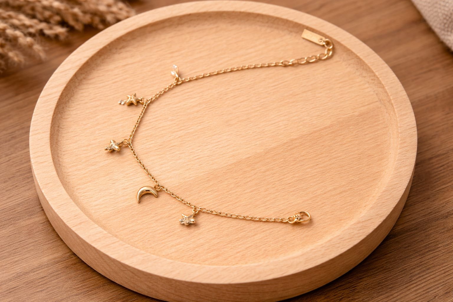 Gold Charm Bracelet for Women – Trendy Minimal Jewellery designed Isabel Jewels