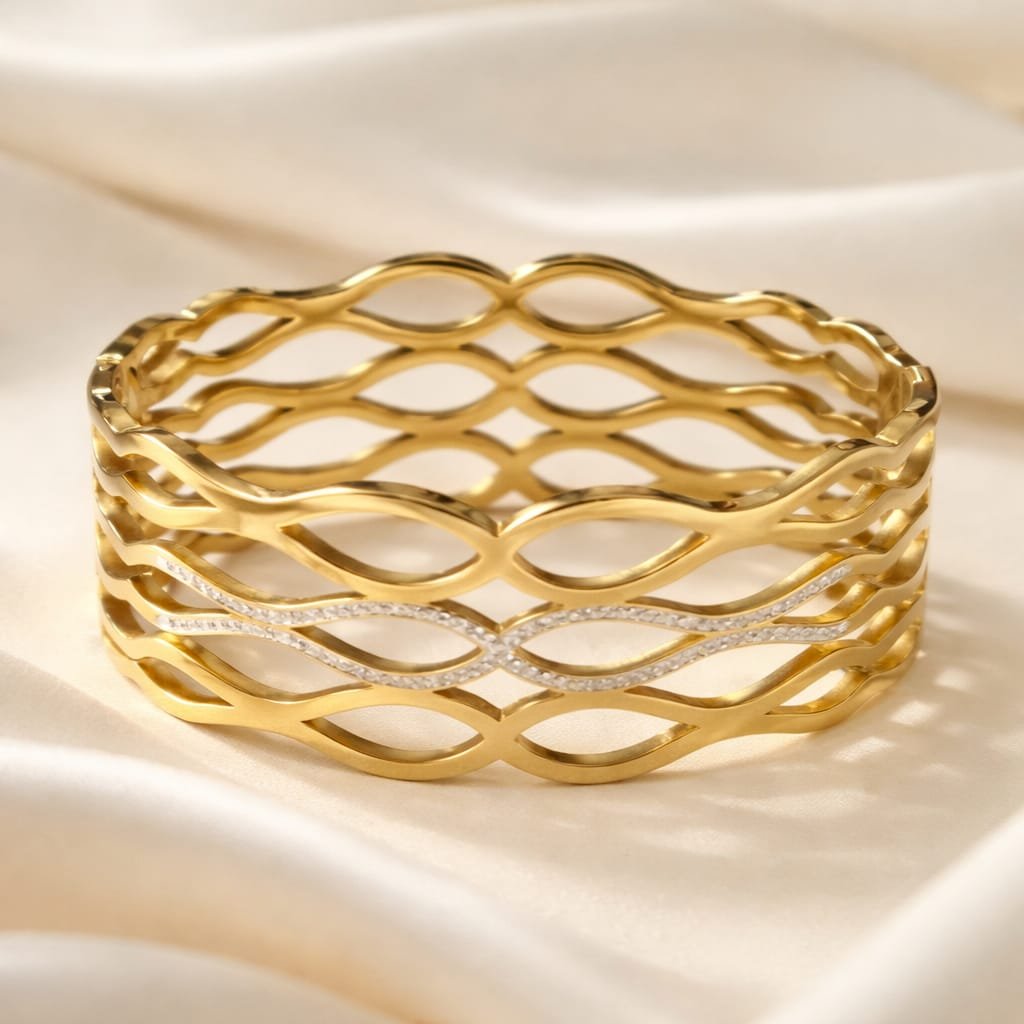 Stylish Gold-Plated Stainless Steel Bangle – Modern Designer Cuff