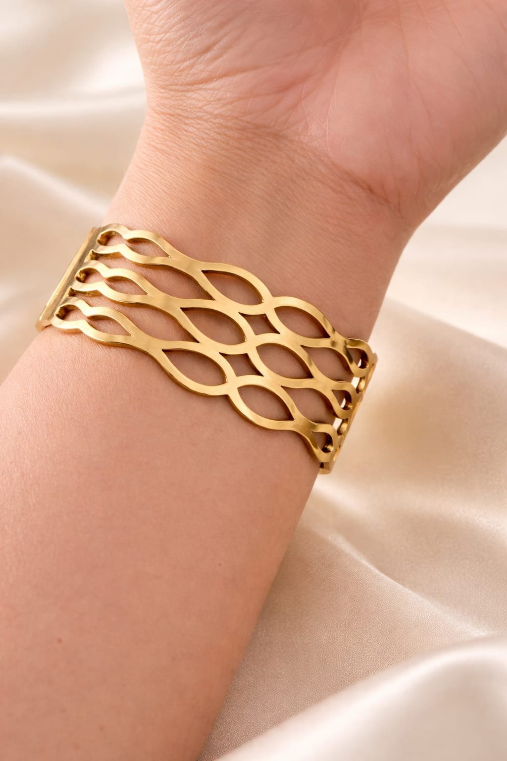Stylish Gold-Plated Stainless Steel Bangle – Modern Designer Cuff - Image 3